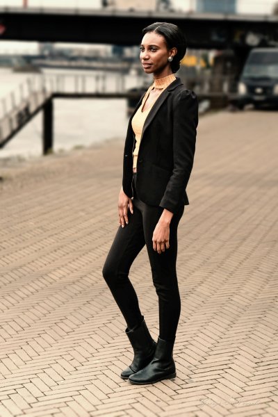 Aisha 02 – Portraits Fotografie | George Nevrela